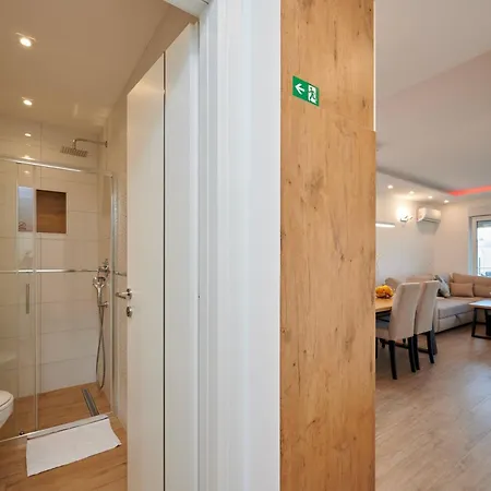 Luxury Giovanni With Pool Appartement