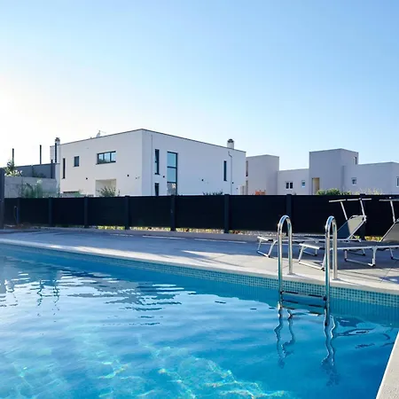 Luxury Giovanni With Pool شقة