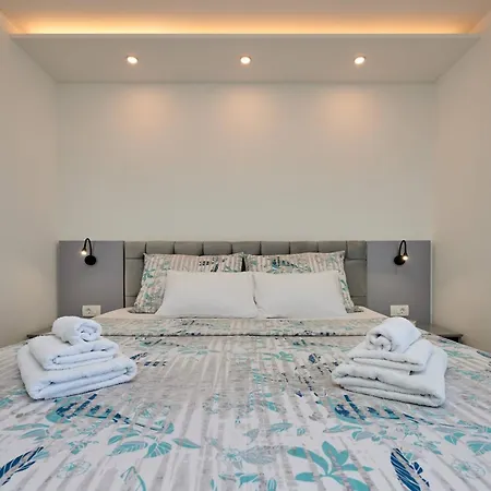 아파트 Luxury Giovanni With Pool 트로기르