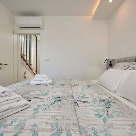 Apartamento Luxury Giovanni With Pool Trogir