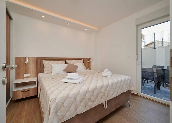 Luxury Giovanni With Pool Apartamento Trogir