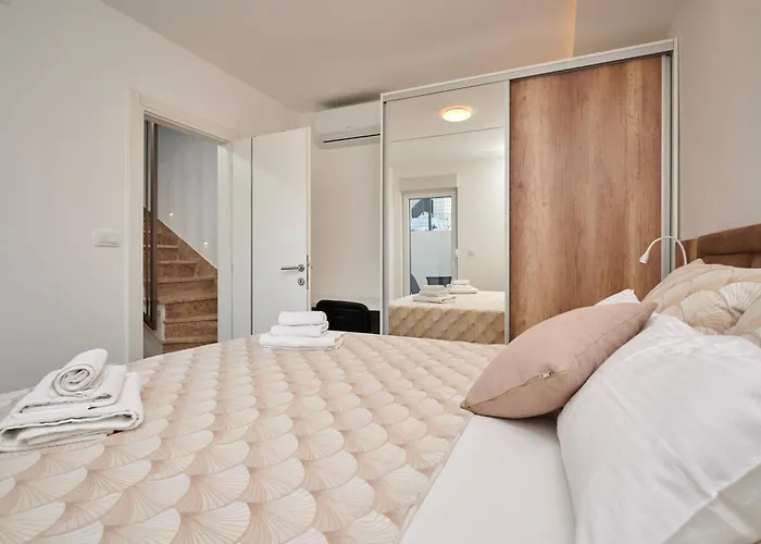 Luxury Giovanni With Pool