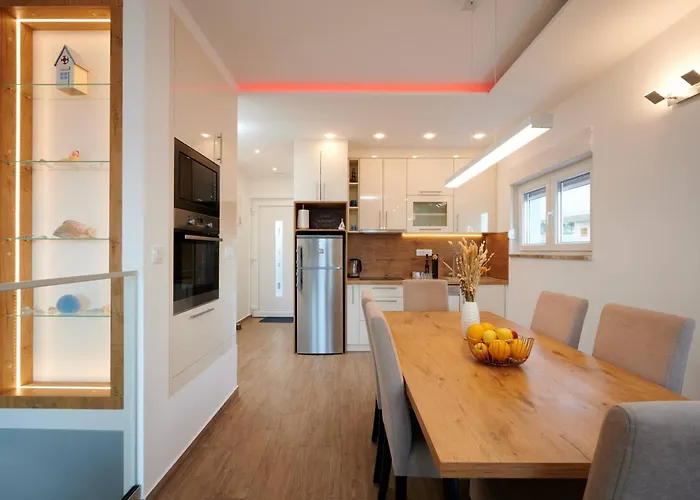 Luxury Giovanni With Pool Apartamento Trogir